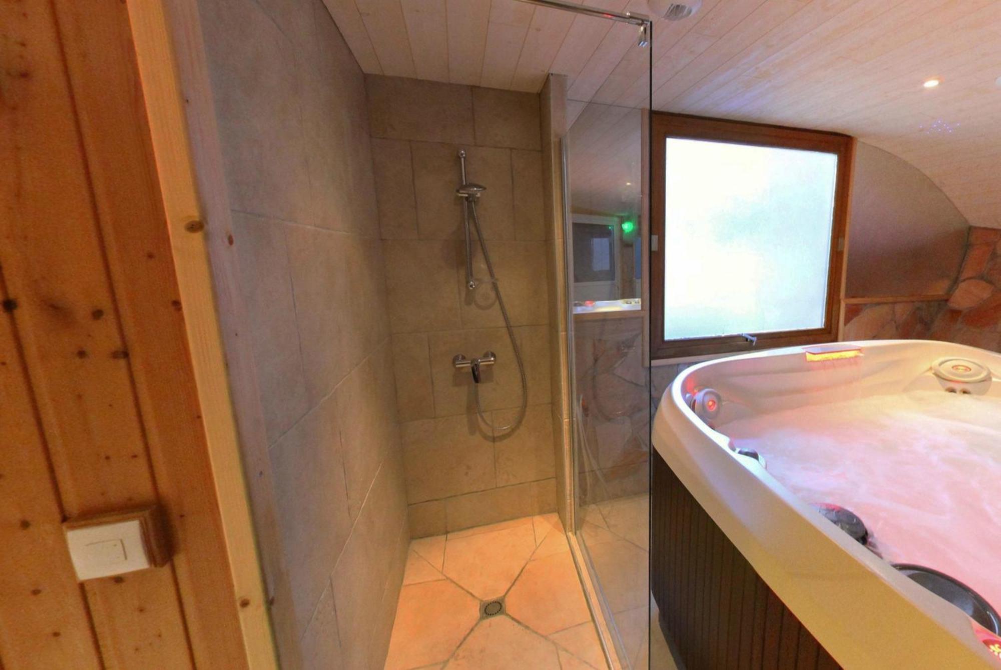 Hotel Les Chalets Brides-les-Bains Exterior photo