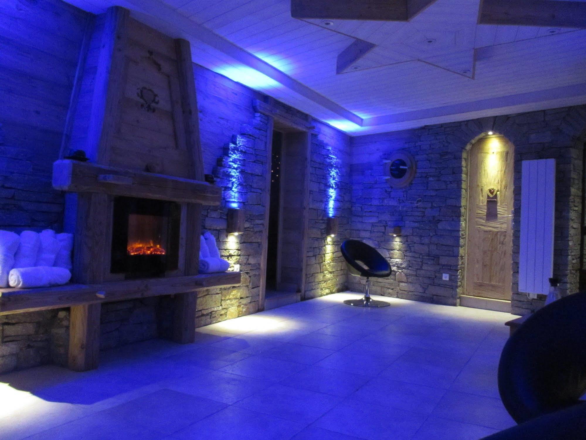 Hotel Les Chalets Brides-les-Bains Exterior photo
